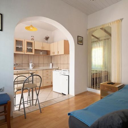 Studio Apartman Ema 2 Gornji Karin Exteriör bild