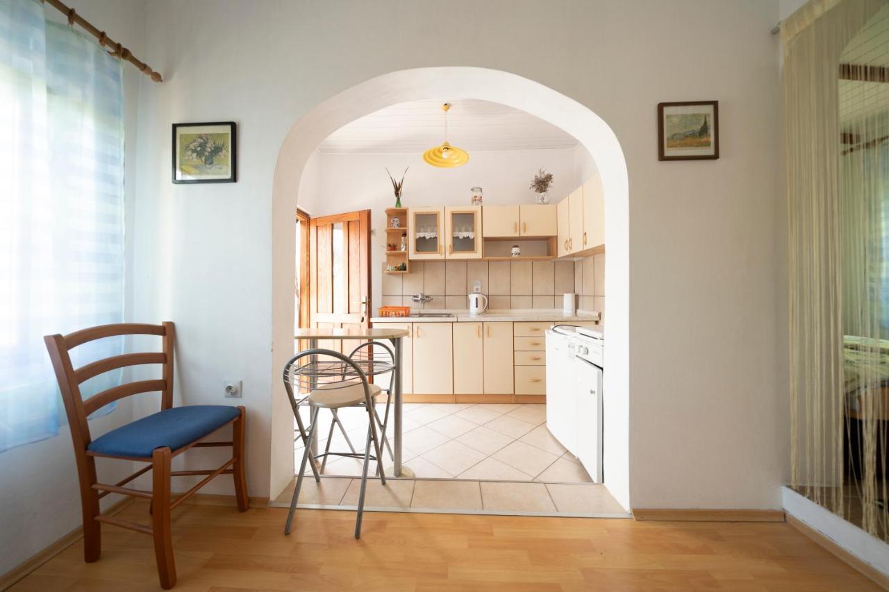 Studio Apartman Ema 2 Gornji Karin Exteriör bild