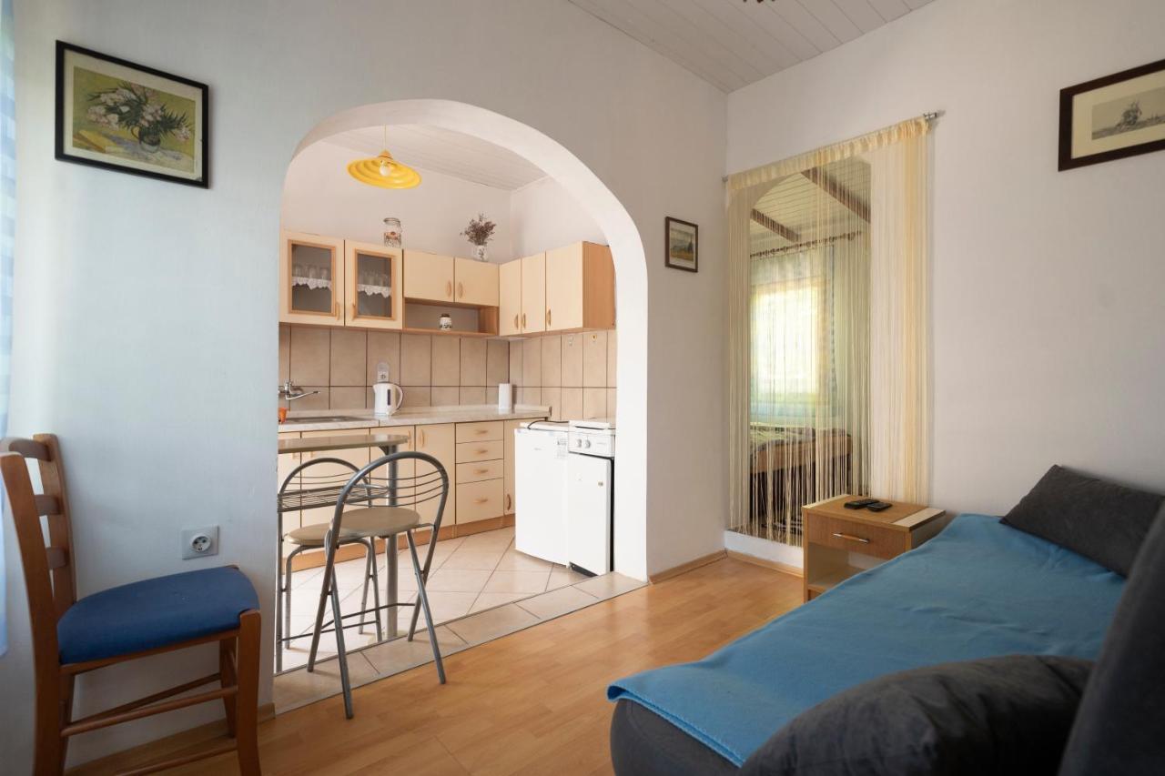 Studio Apartman Ema 2 Gornji Karin Exteriör bild
